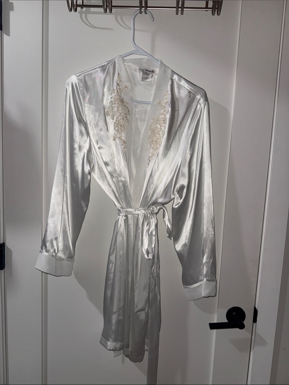Linea Donatella White Satin Lace-Trim Robe